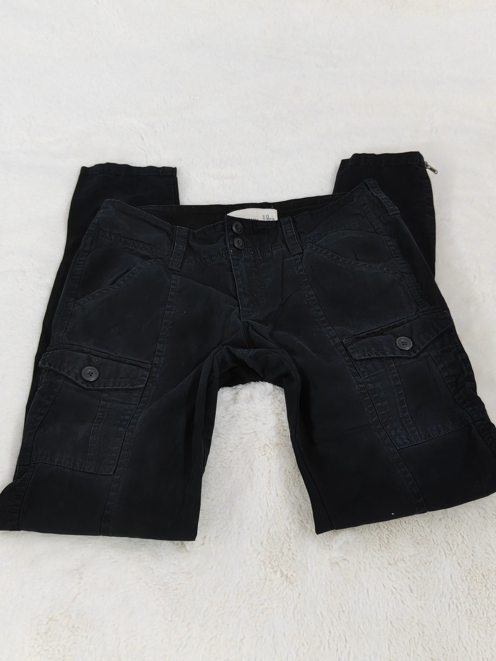 Old Navy Low-Rise Cargo Pants with Buttoned Pockets Black Size 0